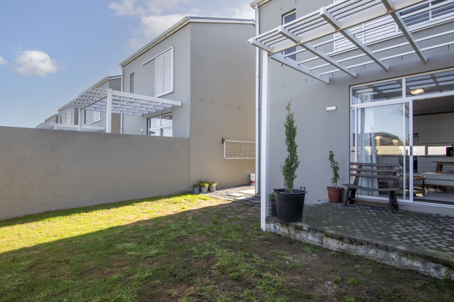 To Let 2 Bedroom Property for Rent in Somerset Lakes Western Cape